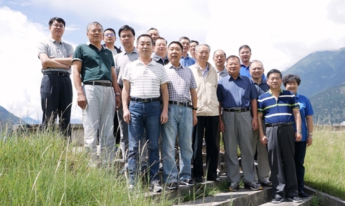 与会人员合影 与会人员合影